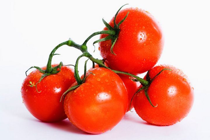 Cách trị thâm nách bằng cà chua