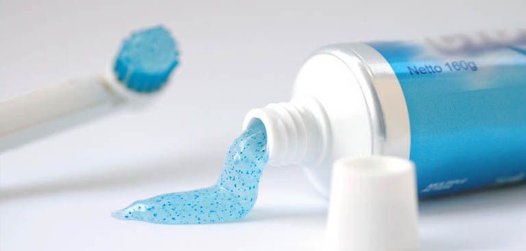 Dùng kem đánh răng ngoại sao cho hiệu quả nhất?