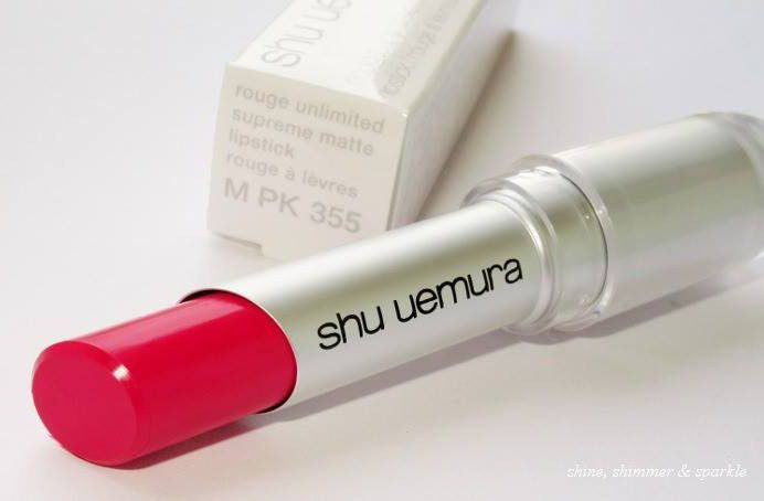  Son Shu Uemura Matte Lipstick 355 có độ bám cao, son có thể lưu giữ màu suốt nhiều giờ liền mà không sợ xuống tông